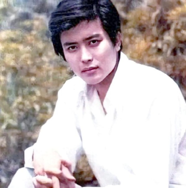 时光的印记：从明星到制片人的身份变迁