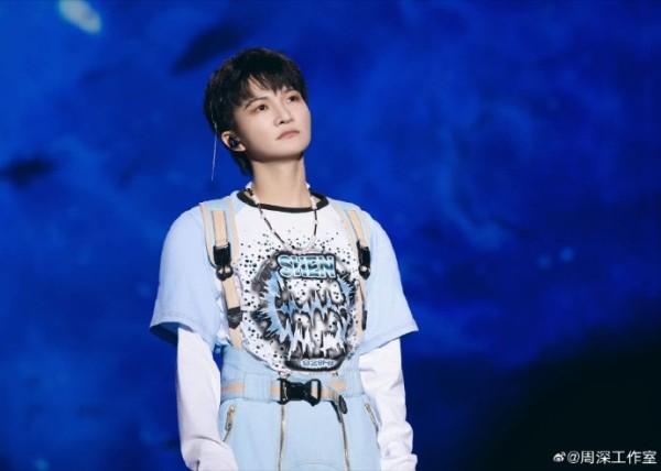 周深未来有没有可能将游戏元素融入他的音乐作品或舞台表演中？