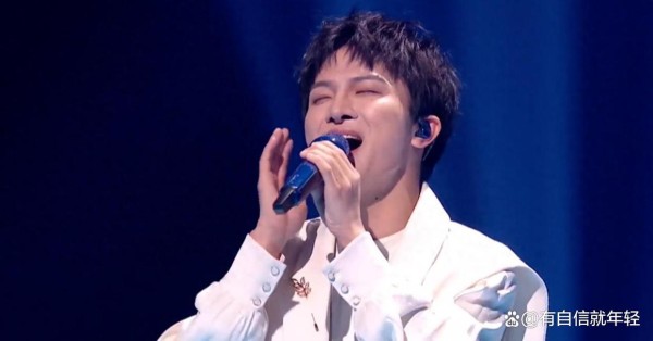 华语乐坛最强辅助！千万别让周深翻唱别人的歌，分分钟抢走饭碗