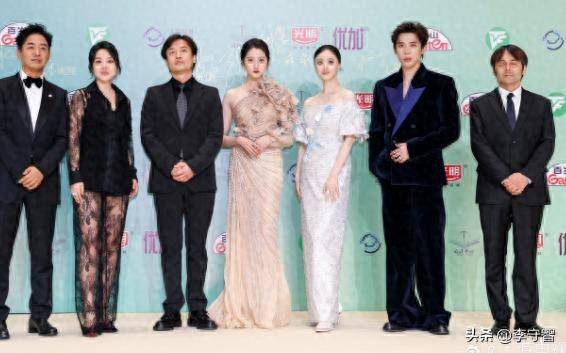 分手风波后关晓彤在白玉兰颁奖礼穿对衣服状态好，鹿晗却瘦得脱相