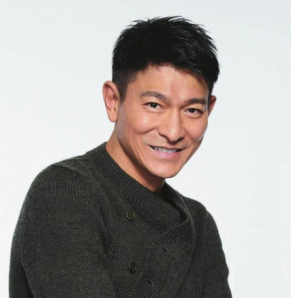 谁蹭谁热度？刘德华求搭档，肖战自荐被网友嘲:能不能不刷存在感