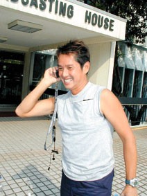 共度情人节 谭咏麟年过半百有子万事足(附图)