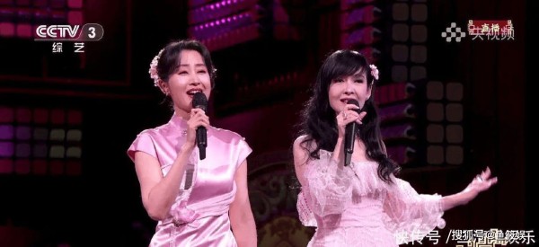 58岁周慧敏首次上春晚，这状态谁看了不迷糊？