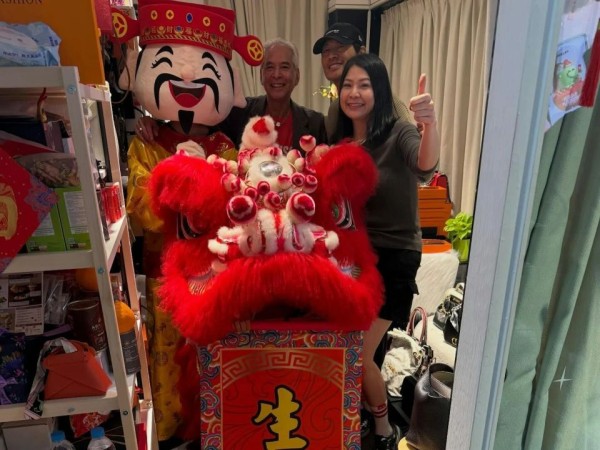 TVB前男星罕见与太太放闪，出十万给爱妻开店，曾陷婚变风波