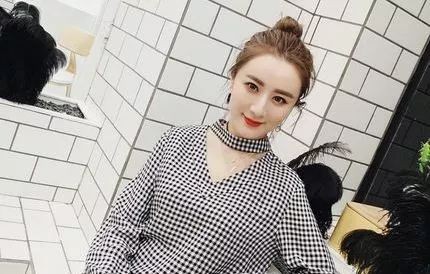 淘宝直播的造富神话：她一年收入3000万，一天净赚一套房