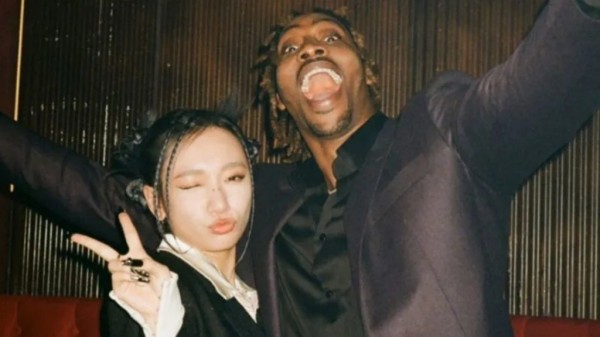 吴卓源先前晒出和魔兽的嘟嘴合照。（图／摘自吴卓源 Instagram）