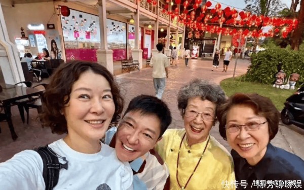 五十三岁的柯蓝与瞿颖在泰国欢度春节,二人皆曾是李亚鹏的女友