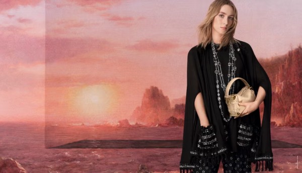 ELLE专访:Saoirse Ronan 惊艳亮相路易威登2025春夏女装系列全新广告特辑