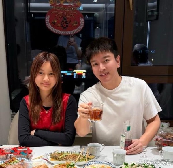 贾乃亮为什么选择带甜馨回哈尔滨体验冰滑梯和传统年俗？