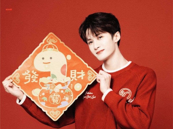 初五迎财神明星营业！檀健次周深造型亮眼，陈数全家福太暖心