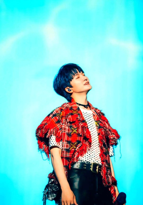 周深《借过一下》钢琴版:开启全新音乐旅程