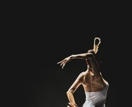 不结婚怎么解决生理需求？64岁杨丽萍直言：我有私人生活助理啊！