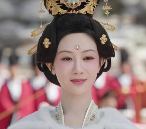 粉丝尬吹，明星争番？看到这7位明星的遭遇，终于共情赵丽颖