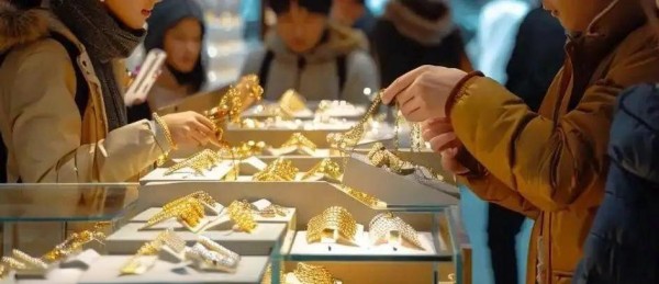 老铺黄金：市场热潮中的机遇与挑战