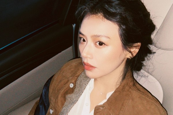 起猛了！马思纯马拟人卸妆上热搜，双马尾甩飞假睫毛笑疯网友