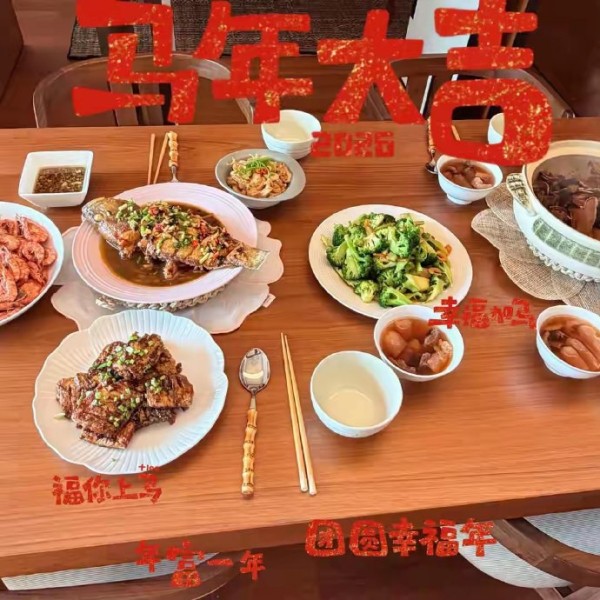 杨采钰福建婆家双喜临门!年夜饭曝光夫妻互动超甜