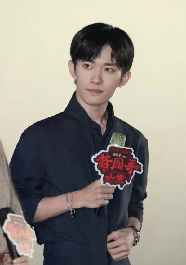 易烊千玺签约新公司后，S级网剧与古今偶像齐发力，资源暴涨