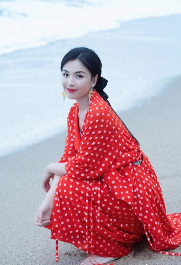 刘涛终于“下海”了，不再局限于演员身份，积极投身新领域展开创业之路