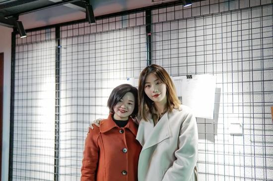 魏恩佳（EnjiA）探望高中班主任万老师