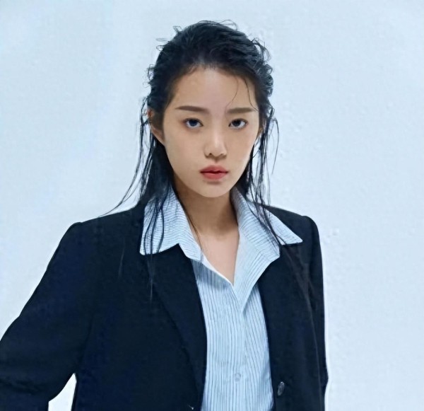 从跑龙套到短剧女王:她的奋斗传奇