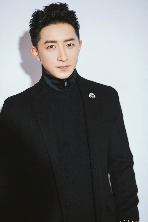 他们都是韩归艺人，有的在学演技，有的赚流量，而他却在做公益