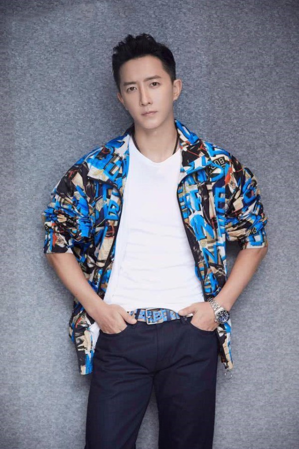 他们都是韩归艺人，有的在学演技，有的赚流量，而他却在做公益