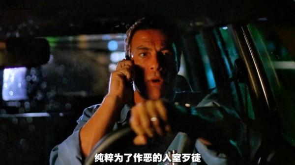 监狱最深处的小黑屋里关着一个怪人，他日复一日攀爬墙壁！