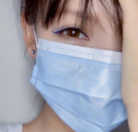 明星同款“口罩妆”，林心如清新灵动，李沁简约，关晓彤元气满满