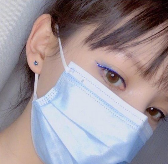 明星同款“口罩妆”，林心如清新灵动，李沁简约，关晓彤元气满满