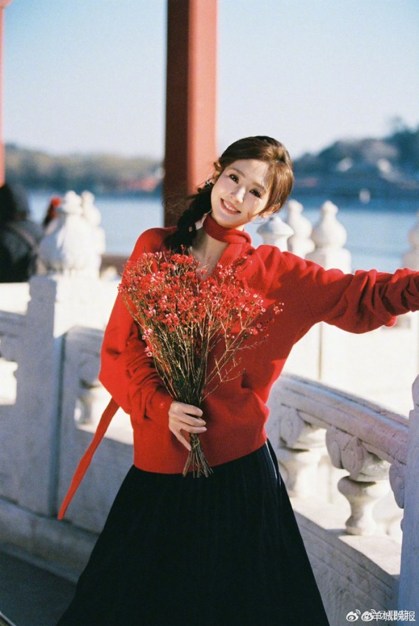 马年新春明星大片引热议，邢菲王楚然等晒照贺岁