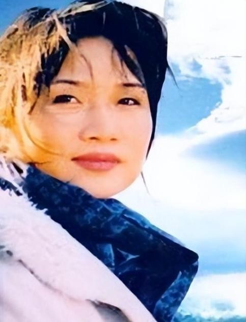 娱乐圈的遮羞布,早在27年前歌手李娜出家的时候,就已经被扯下了