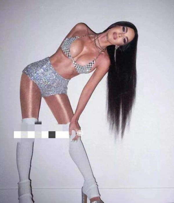 月光下的魅力：梅根·福克斯如何诠释光影中的时尚之美？