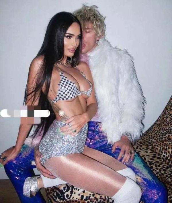 月光下的魅力：梅根·福克斯如何诠释光影中的时尚之美？