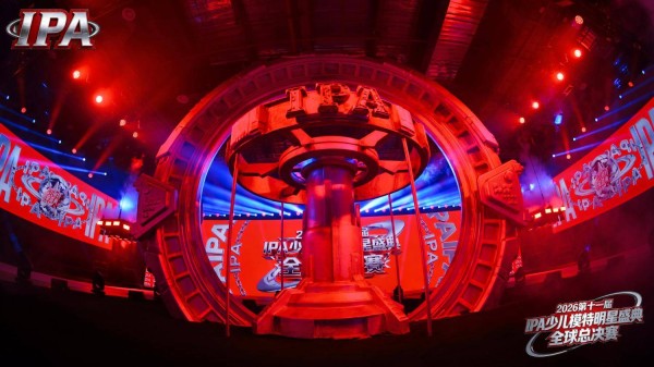 超高人气，魅力无限! 恭喜何泓霏问鼎第十一届IPA少儿模特明星盛典全球人气总冠军!