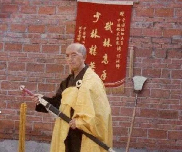 释永信的光头大脸，有种经济上行期的美