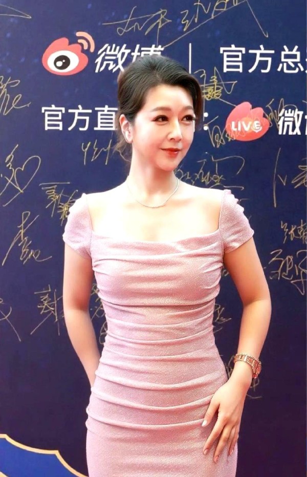 无修图引人关注!秦岚身形发福,董璇神态憔悴,江珊岁月无情