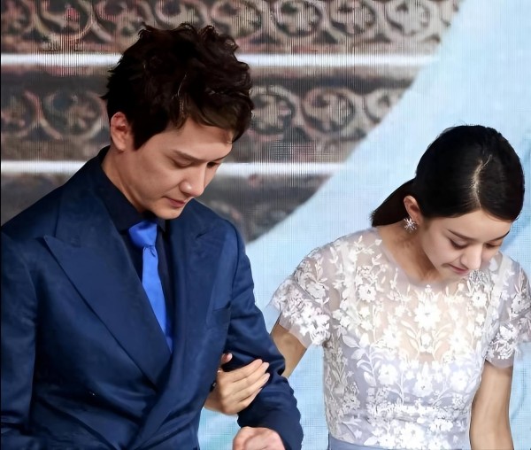 38岁赵丽颖官宣喜讯，活成冯绍峰高攀不起的样子，她的人生太精彩！