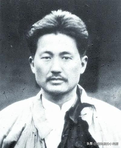 庭院里的小刺猬：随着方梅离逝，回顾方志敏的五个子女：

方梅的离世，引发了对她父亲方志敏及其子女的深思。方志敏，这位中国革命的杰出人物，留给后代的不仅是光辉的历史成就，还有五个子女各自不同的命运与故事。每一个名字背后，都有着不可磨灭的历史印记与个人奋斗。

长子方松，出生于1923年，年少时就承载着家族的期望。虽然他的生命短暂，1950年因病去世，仅27岁，但他的存在如同一颗流星，短暂却璀璨。父亲...