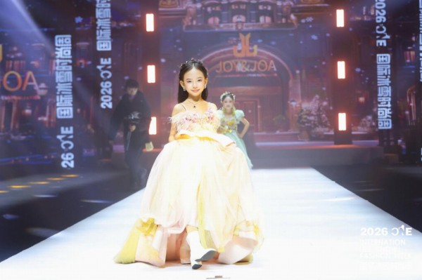 2026THE ONE国际冰雪时尚周暨巅峰全明星模特大赛震撼启幕 马逸开秀引爆全场:少女“荣耀领航官”C位惊艳四座