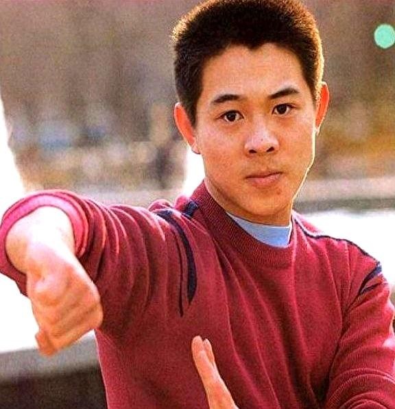 李连杰最新动态！刚康复一个月，又不幸遭遇事故，网友：果然没那么简单