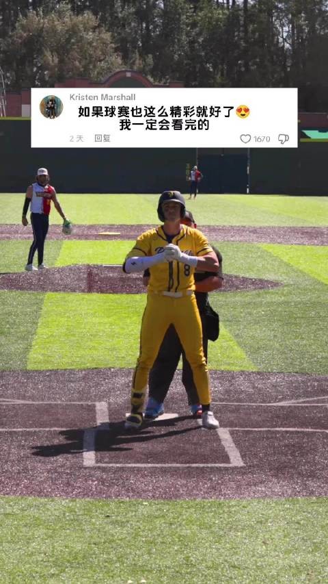 体育生球场上大跳霉霉新歌Opalite,紧身裤把下半身曲线勒的格外明显!