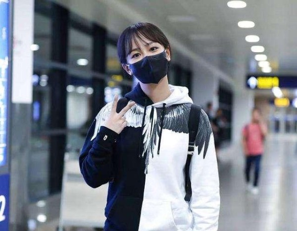 杨紫十月行程曝光，工作室谨遵约定，网友：这才是演员该有的样子