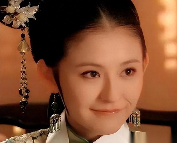 热依扎被曝私生活混乱未婚生女,39岁直面质疑点破娱乐圈潜规则,女明星们该醒醒了?