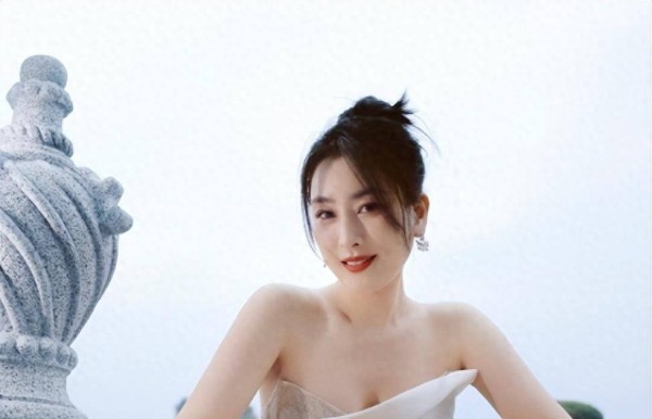 名人绯闻背后的真相：曝光社交媒体时代的黑暗面