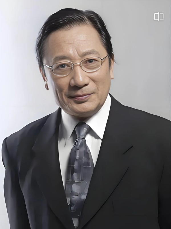 岁月钓沉:这位老戏骨是潇湘电影制片厂的资深演员,他也是上世纪八十年代银幕上最熟悉的面孔之一。他毕业于上海戏剧学院表演系,他与生俱来有着挺拔的身材 、俊朗的面庞以及儒雅的气质,妥妥的小生资本,但他的演艺生涯中却大多演的是反派角色 ,且经过几十年的磨砺和沉淀,其精湛的演技已达到了炉火纯青的境界。他1933年出生于浙江金华,1946年考入当时的作新中学(金华五中前身),受老师邓辅丞的影响,他对戏曲产生了...