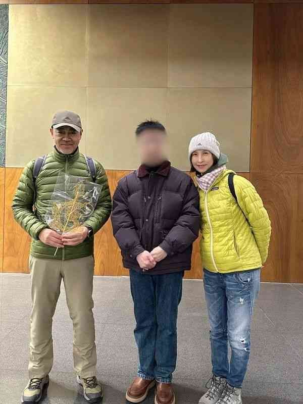 明星保養｜劉青雲夫婦遊河南被偶遇　58歲郭藹明零濾鏡真實狀態曝光　1舉動被網民大讚零架子