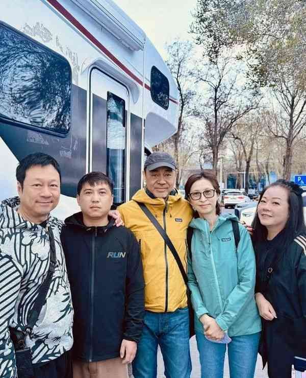 明星保養｜劉青雲夫婦遊河南被偶遇　58歲郭藹明零濾鏡真實狀態曝光　1舉動被網民大讚零架子