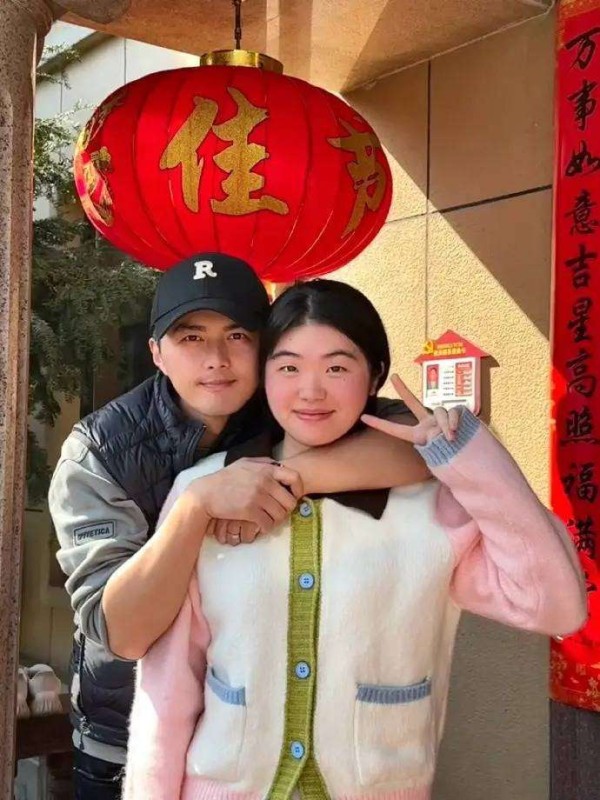 叶祖新合照竟是外甥女!网友:华妃蒋欣差点成舅妈