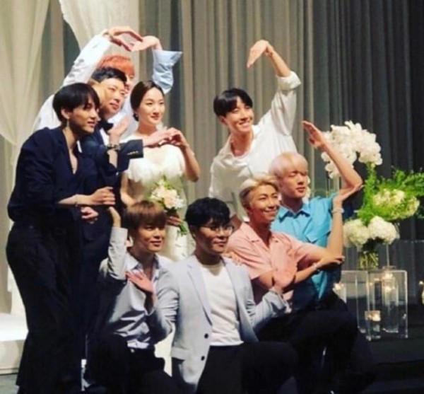 饭圈女孩们最向往的职业之一:韩国偶像团体经纪人!