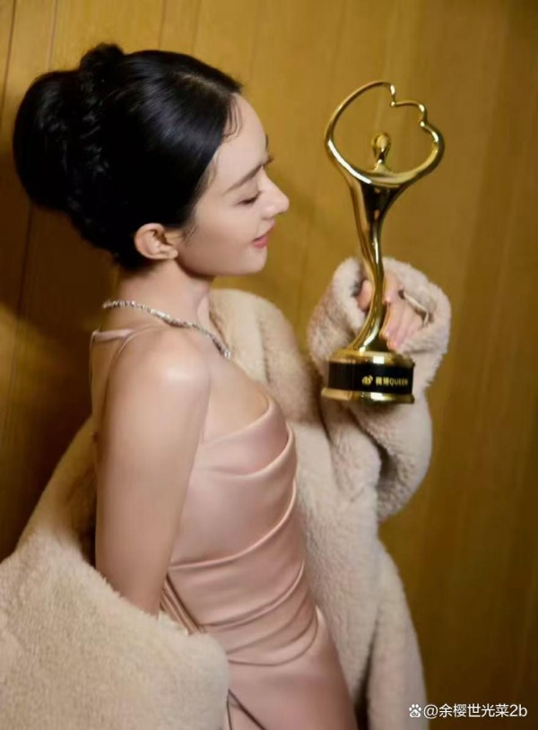 关于赵丽颖近期的生活与事业动态，结合多方信息可梳理如下